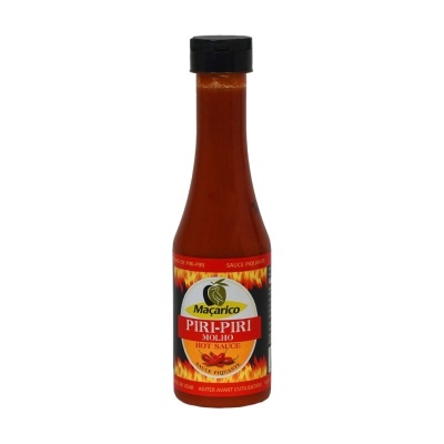 Garrafa de molho Piri-Piri Maçarico com rótulo preto e vermelho e tampa preta