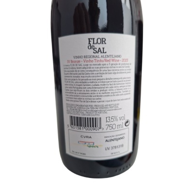 Etiqueta de trás de garrafa de vinho Flor de Sal com texto em português