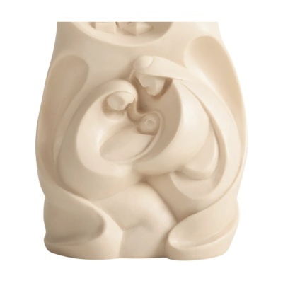 Escultura abstrata de família em tons creme
