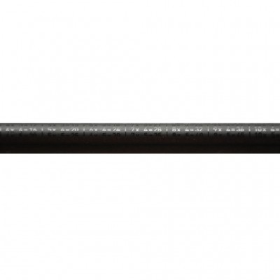 haste preta com marcas de medida brancas sobre fundo branco