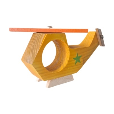 Modelo de helicóptero de madeira amarelo com hélice laranja e estrela verde