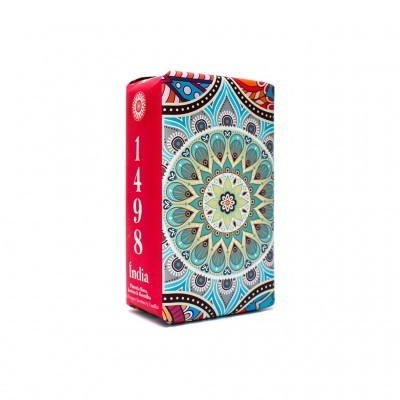 Embalagem retangular colorida com número 1498 e palavra Índia