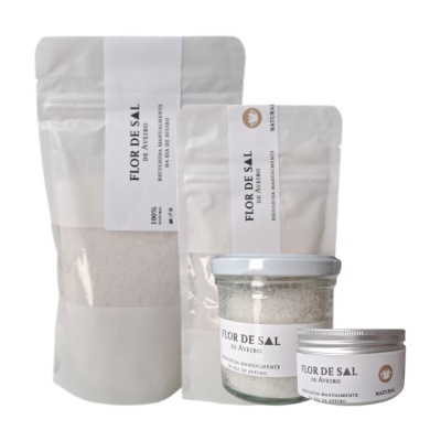 Conjunto de embalagens de Flor de Sal de Aveiro com etiquetas brancas
