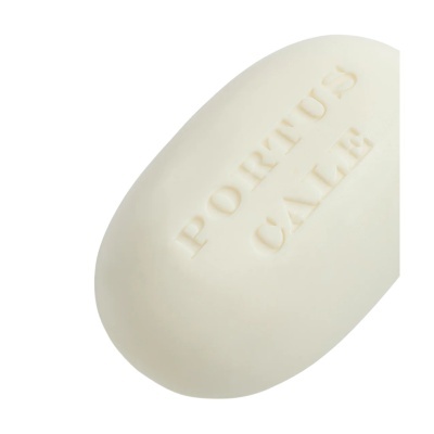 Sabonete oval branco com texto em relevo