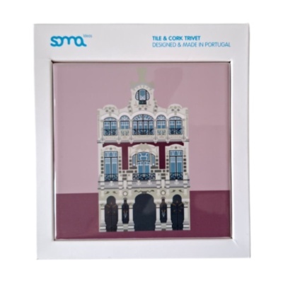 Descanso de panela com ilustração de edifício clássico em azulejo e cortiça