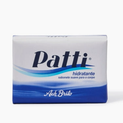 Sabonete hidratante Patti em embalagem azul e branca