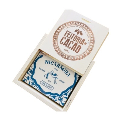 Embalagem de madeira branca com barra de chocolate NICARÁGUA FEITORIA DO CACAO