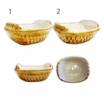 Quatro tigelas cerâmicas castanhas em forma de cesto vistas de vários ângulos