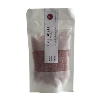 Pacote de Flor de Sal de Aveiro com etiqueta branca e sal rosa