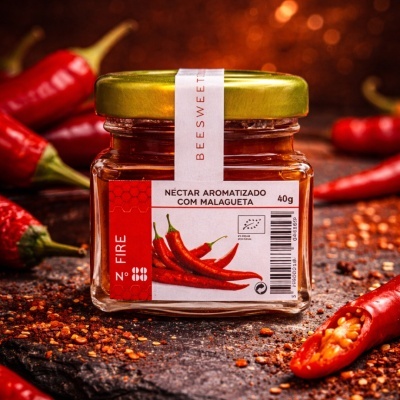 Frasco de néctar aromatizado com malagueta e tampa dourada