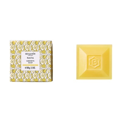 Sabonete Benamôr Nata amarelo com embalagem floral amarela branca e preta.