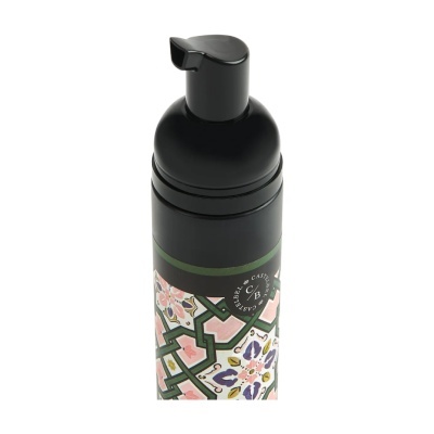 Frasco preto com dispensador e rótulo geométrico colorido