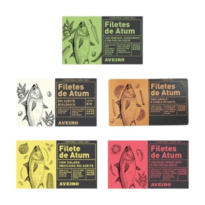 Cinco embalagens coloridas de filetes de atum da marca Aveiro com ilustrações e texto bilíngue