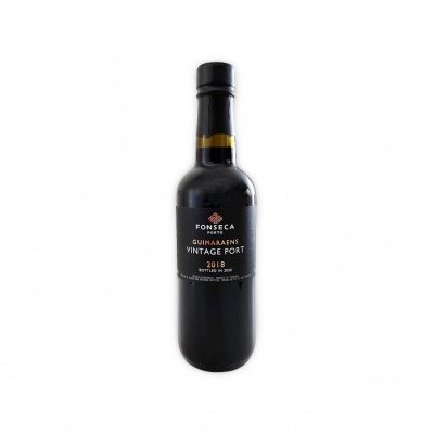 Garrafa de vinho do Porto Fonseca Guimaraens Vintage Port 2018 com rótulo preto e texto branco