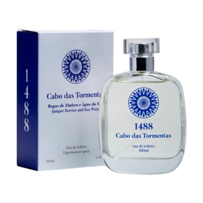 Frasco de perfume 1488 Cabo das Tormentas com caixa ao lado, texto em azul e branco