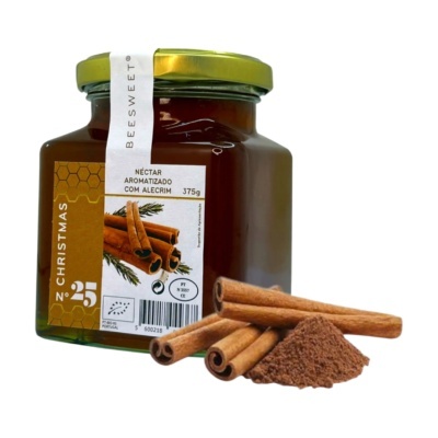 Frasco de néctar aromatizado com alecrim e canela em pau e em pó ao lado.