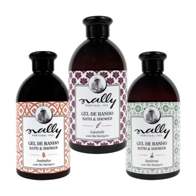 Três frascos de gel de banho Nally com rótulos coloridos e tampa preta.