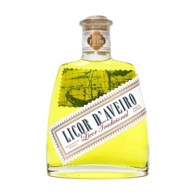 frasco de licor amarelo tradicional de Aveiro com rótulo branco diagonal