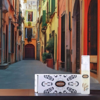 Frasco e caixa de óleo de barba com rótulo Barbearia em frente a pintura de rua colorida