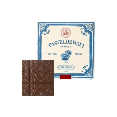 Chocolate de leite PASTEL DE NATA + CANELA em embalagem branca com detalhes azuis