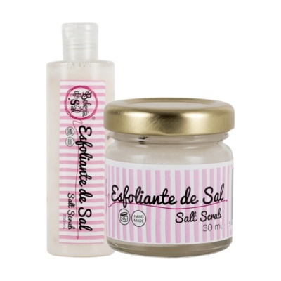 Frascos de esfoliante de sal com rótulos rosa e branco