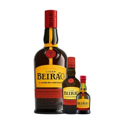 Três garrafas de licor BEIRÃO em vidro castanho com rótulos amarelos e vermelhos
