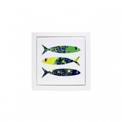 Quadro decorativo com três peixes coloridos em moldura branca