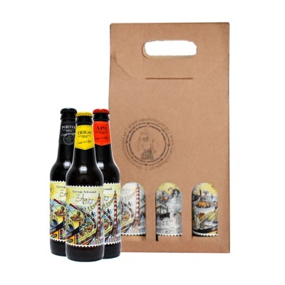 Conjunto de três cervejas artesanais com sacola de papel castanho