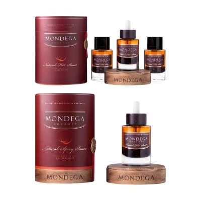 Conjunto de molhos naturais Mondeg Gourmet em embalagens vermelhas e frascos de vidro âmbar
