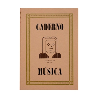 Caderno de música castanho claro com decoração verde e texto em preto