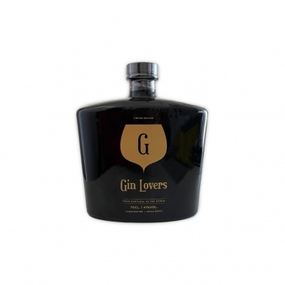 Garrafa preta de Gin Lovers com texto dourado e tampa preta