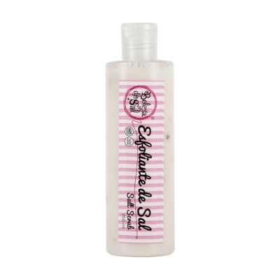 Frasco de esfoliante de sal com etiqueta rosa e branca