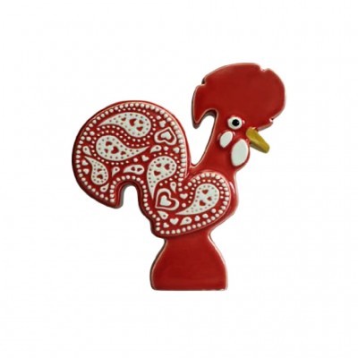 Galo decorativo vermelho em cerâmica com padrão branco e bico amarelo