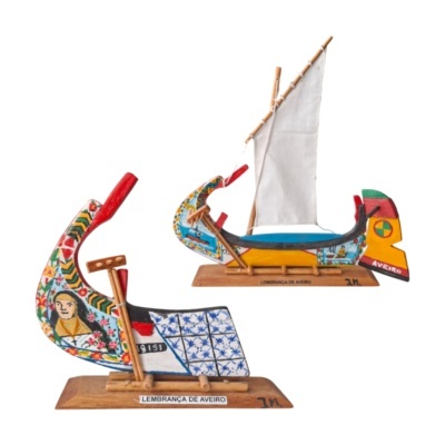 Miniaturas em madeira pintadas à mão de barcos tradicionais de Aveiro.