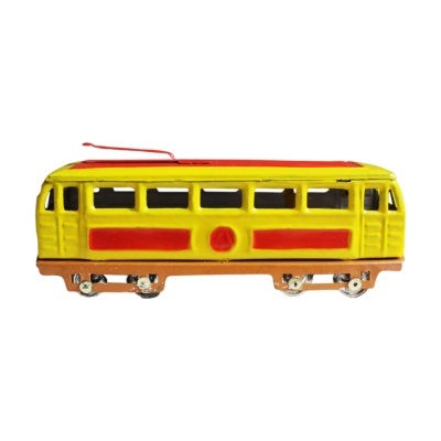 Modelo de bonde amarelo com detalhes vermelhos e rodas metálicas