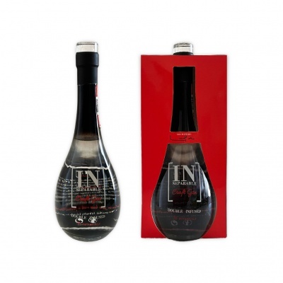 Frascos de vidro escuro em forma de lágrima com etiqueta 'IN SEPARABLE'