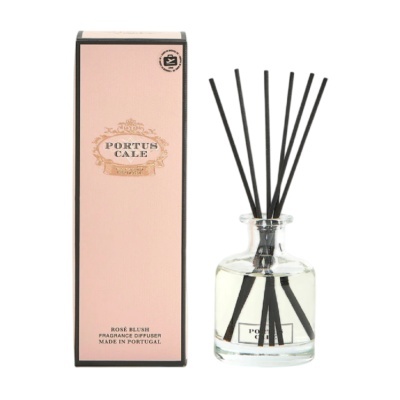 Difusor de fragrância Portus Cale Rosé Blush com embalagem rosa e frasco transparente