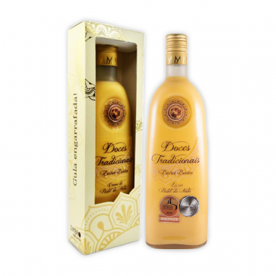 Garrafa de licor amarelo âmbar com caixa creme decorada