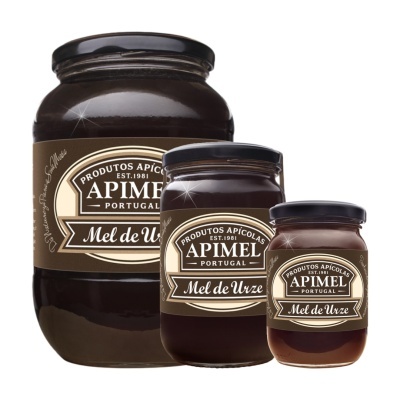 Frascos de mel escuro com rótulos Apimel Portugal Mel de Urze