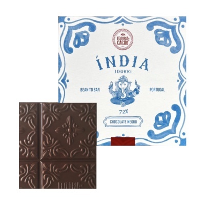 Barra de chocolate negro 72% com embalagem branca e azul decorada