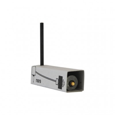 Produto retangular cinza com texto 'nora' e componente cilíndrico