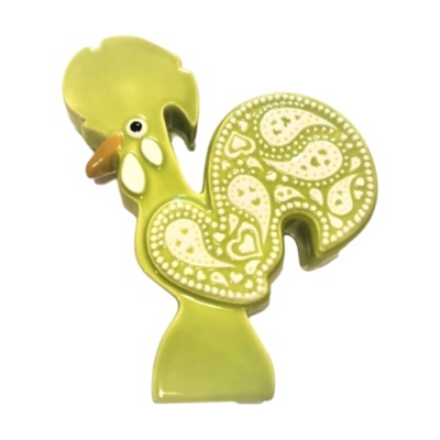 Figura decorativa em cerâmica verde em forma de galo com detalhes brancos.