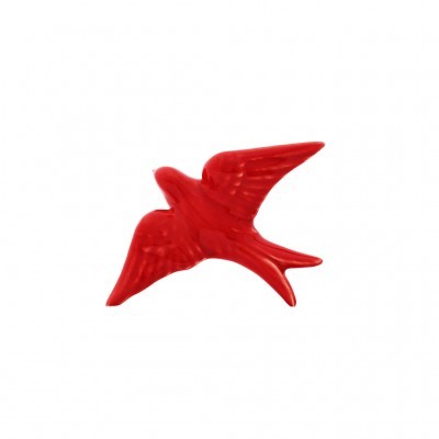 Figura decorativa de pássaro vermelho em voo