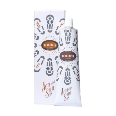 Bisnaga de after shave balm com design branco, preto e castanho, texto Antiga Barbearia de Bairro Chiado.