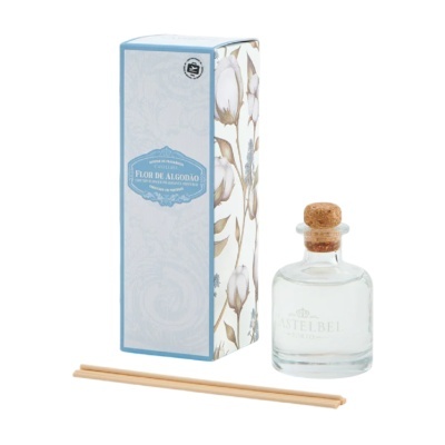 Difusor de fragrância com embalagem azul e branca e garrafa de vidro com tampa de cortiça