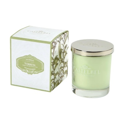 Vela aromática verde em copo de vidro com tampa metálica e caixa decorativa com padrão botânico