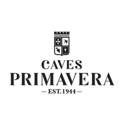 Logotipo preto e branco de Caves Primavera com escudo e texto EST. 1944