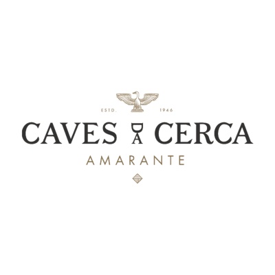 Logótipo das Caves à Cerca com águia e textos ESTD. 1946 Amarante