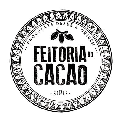 Logotipo redondo preto e branco com texto e desenho de vagem de cacau