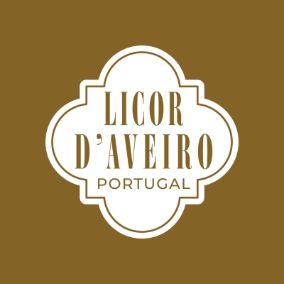 Logotipo dourado e branco com texto LICOR DAVEIRO PORTUGAL em fundo castanho dourado
